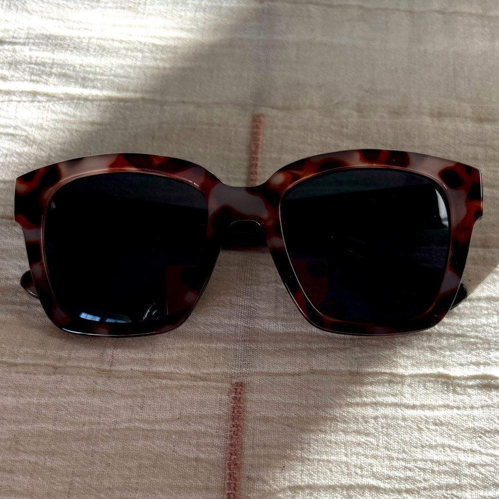 Tortoise framed sunglasses with gray lenses ☀️let spring begin!
